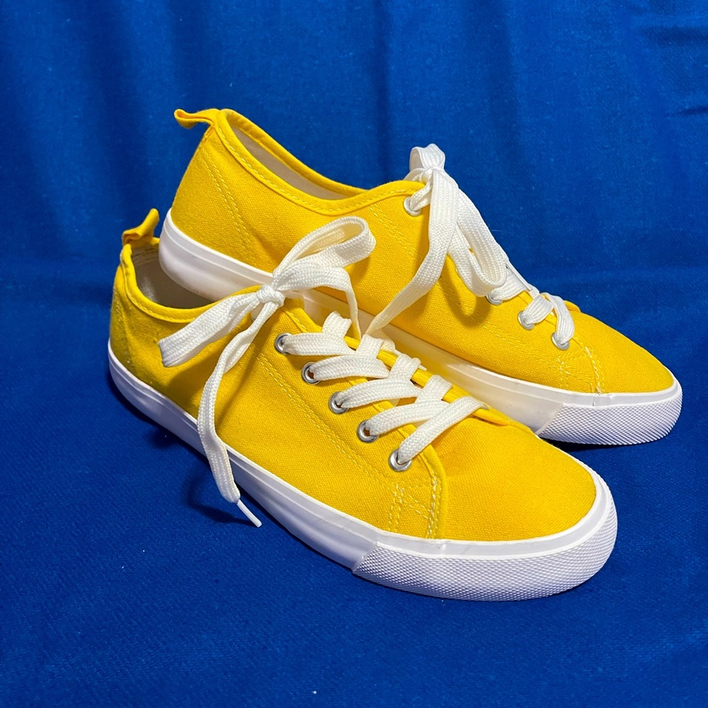 Ladies Yellow Fashion Sneakers - Sz 9